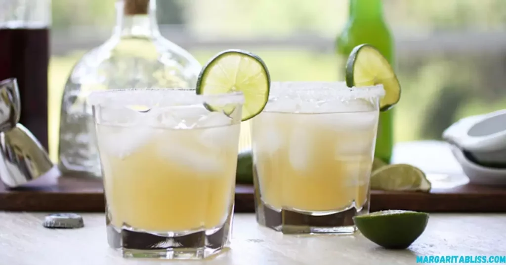 How are margaritas traditionally served